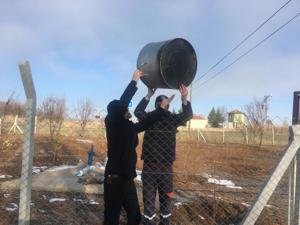 Belediyenin kül kovaları şahıs bahçelerinde bulundu